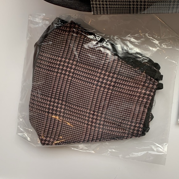 American Exchange Men Toiletry Bag Set with 2 Reusable Masks and Card Holder - Picture 3 of 8